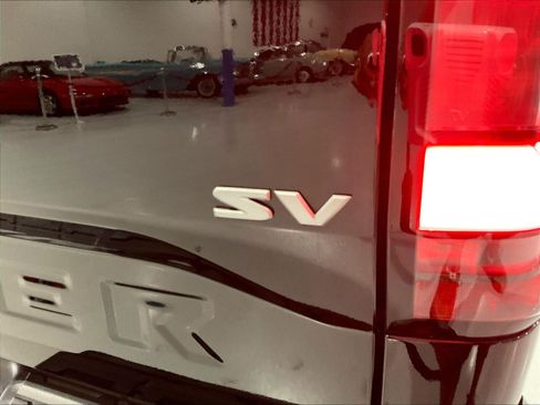 Used 2024 Nissan Frontier SV RWD image 25
