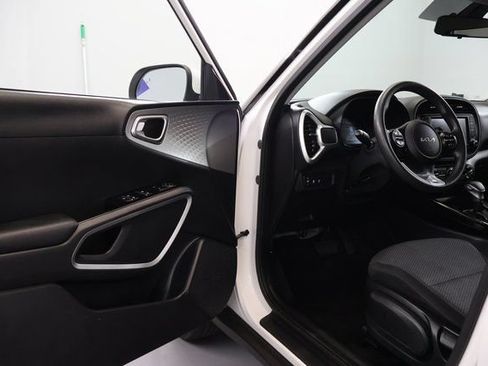 Used 2024 Kia Soul LX w/ Option Group 015 FWD image 7