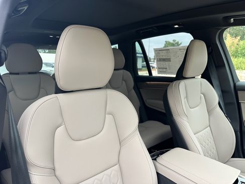 Used 2026 Volvo XC90 B6 Plus w/ Protection Package Premier AWD/4WD image 9