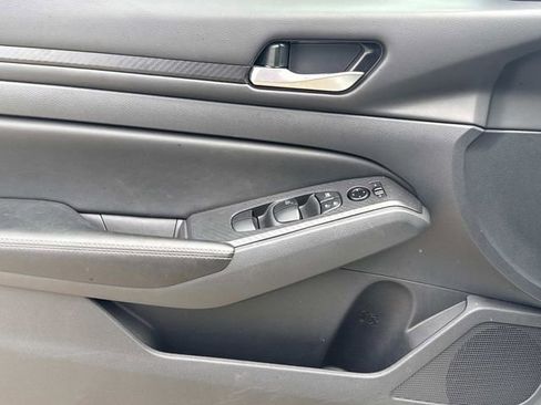 Used 2025 Nissan Altima 2.5 SV FWD image 25