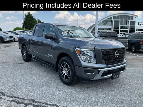 Used 2024 Nissan Titan SV w/ SV Convenience Package RWD image 3