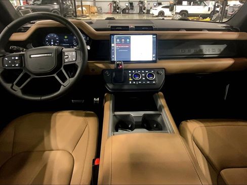 Used 2025 Land Rover Defender 90 V8 image 5