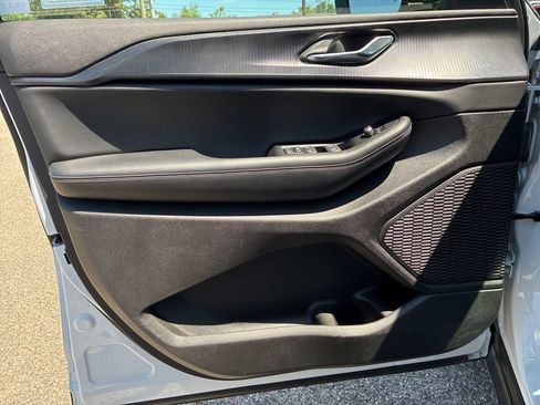 Used 2025 Jeep Grand Cherokee L Laredo image 11