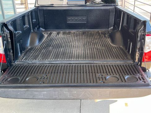 Used 2018 Nissan Titan SV image 36