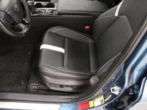 Used 2025 Toyota Camry SE w/ Convenience Package FWD image 14