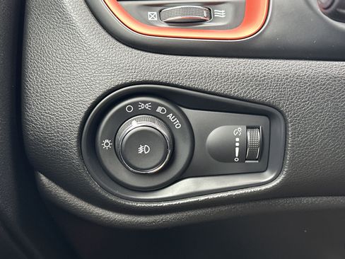 Used 2019 Jeep Renegade Sport image 14