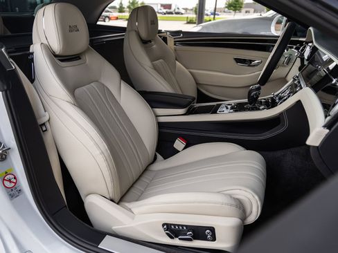 Used 2025 Bentley Continental GTC AWD/4WD image 48