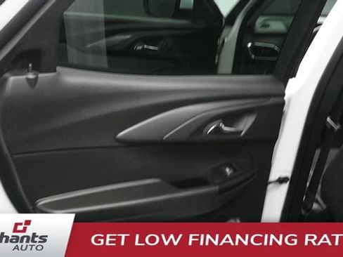 Used 2023 Chevrolet TrailBlazer LT w/ Convenience Package FWD image 12