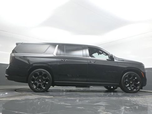 New 2025 Chevrolet Suburban High Country image 32