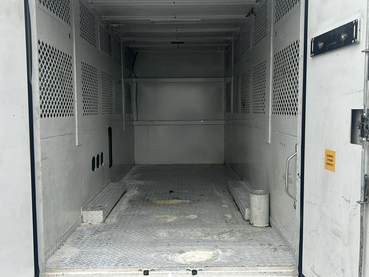 Used 2016 Freightliner Sprinter 3500 w/ Driver Comfort Package RWD image 4