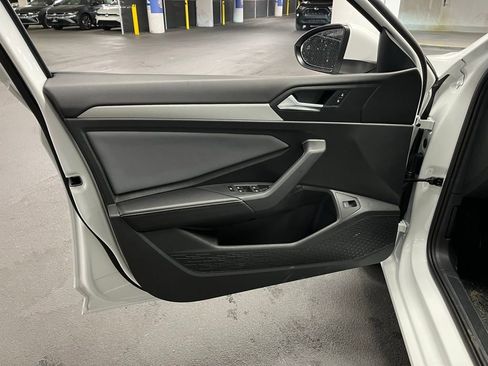 New 2026 Volkswagen Jetta SE FWD image 18