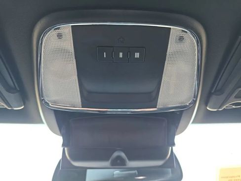 Used 2017 Dodge Charger SXT w/ Blacktop Package RWD image 29
