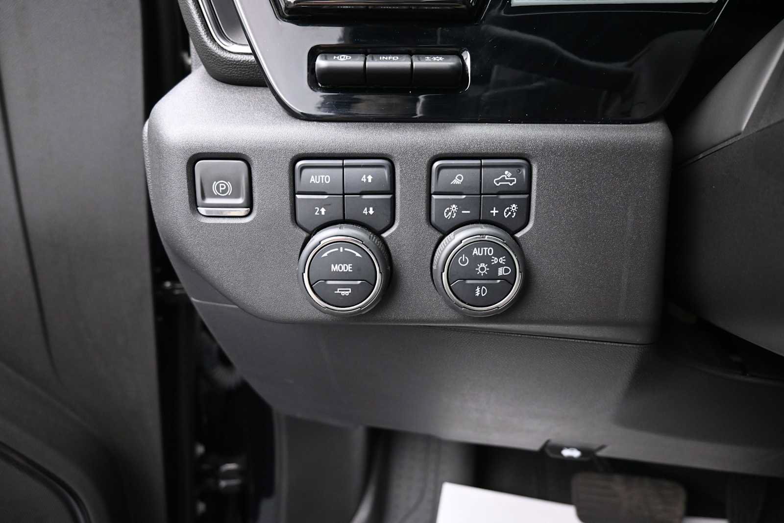 Used 2024 Chevrolet Silverado 1500 ZR2 w/ Technology Package AWD/4WD image 10