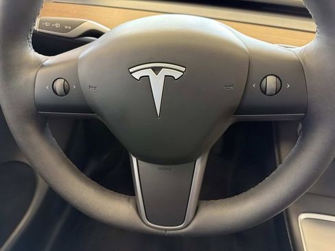 Used 2025 Tesla Model Y Long Range image 27