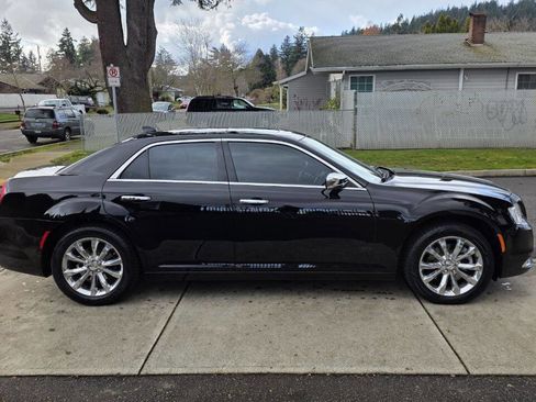 Used 2016 Chrysler 300 C image 4