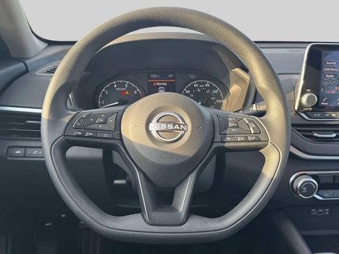 Used 2025 Nissan Altima 2.5 S FWD image 13
