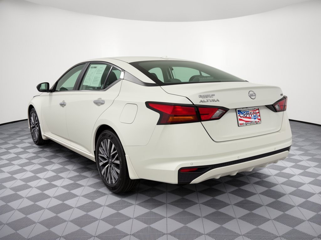 Used 2024 Nissan Altima 2.5 SV FWD image 3