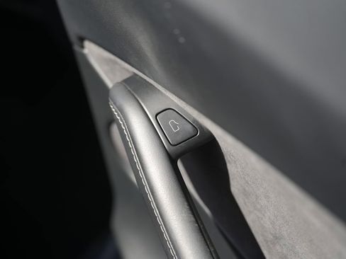 Used 2023 Tesla Model Y Long Range image 38