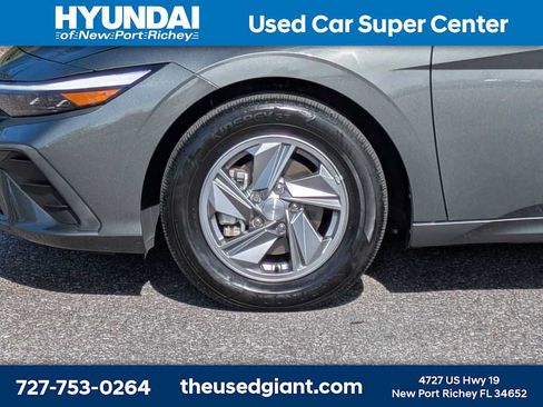 Certified 2025 Hyundai Elantra SE FWD image 10