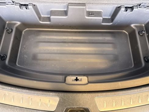Used 2024 Buick Enclave Premium AWD/4WD image 11