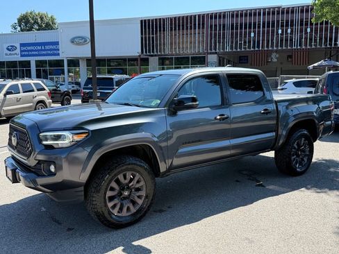Used 2021 Toyota Tacoma Limited w/ Nightshade Package AWD/4WD image 4