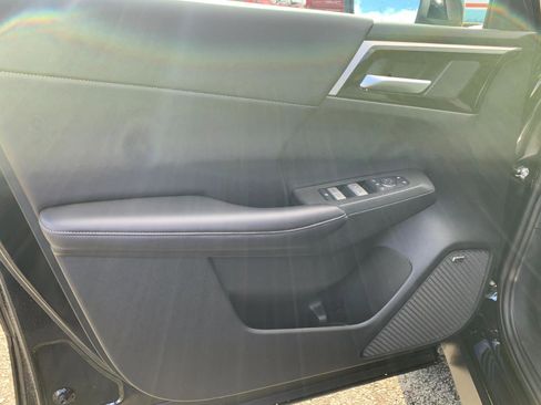 New 2025 Mitsubishi Outlander SE image 7