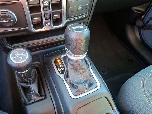 Certified 2025 Jeep Wrangler Unlimited Sahara AWD/4WD image 4