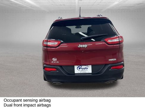 Used 2015 Jeep Cherokee Latitude w/ Cold Weather Group AWD/4WD image 11