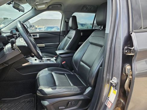 Used 2022 Ford Explorer XLT w/ Equipment Group 202A RWD image 15
