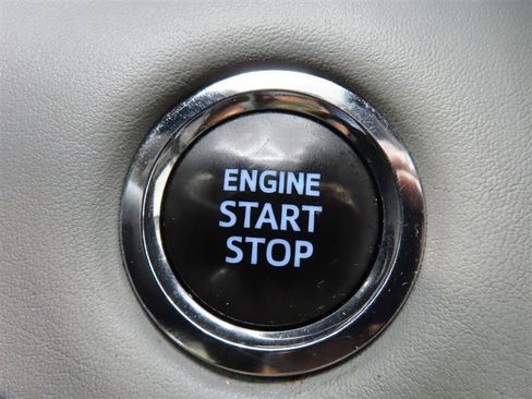 Used 2022 Toyota Highlander XLE AWD/4WD image 16