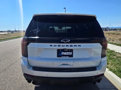 Used 2025 Chevrolet Suburban Z71 image 4