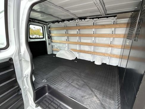 Used 2023 GMC Savana 2500 w/ Driver Convenience Package image 16