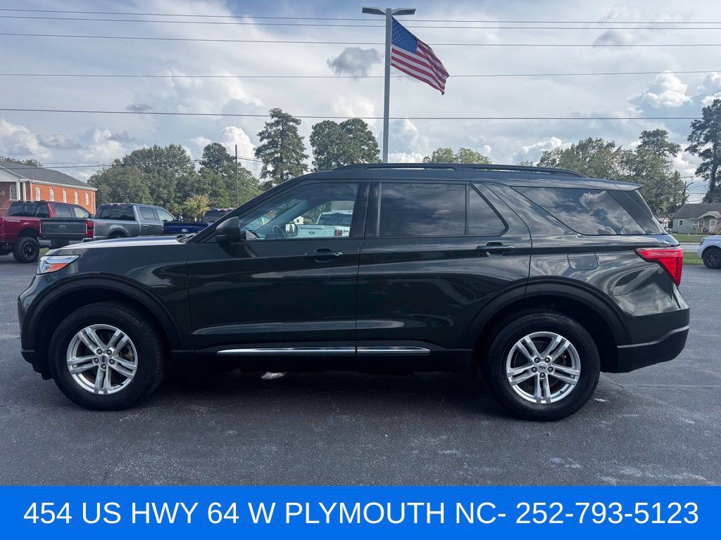 Used 2023 Ford Explorer XLT w/ Equipment Group 202A AWD/4WD image 2