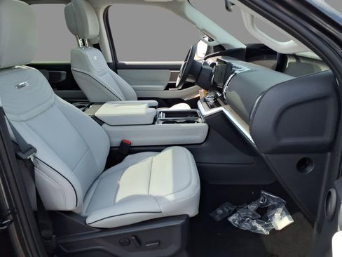 New 2026 Ford Expedition Platinum image 13