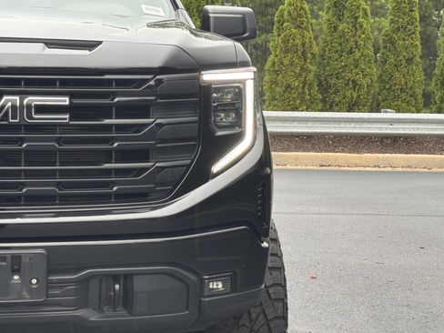 Used 2023 GMC Sierra 1500 Elevation w/ Preferred Package AWD/4WD image 19