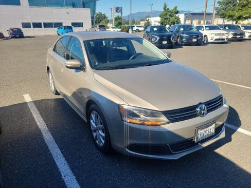 Used 2013 Volkswagen Jetta SE FWD image 5