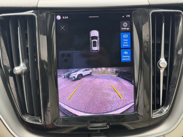 Used 2023 Volvo XC60 B5 Core w/ Climate Package FWD image 25