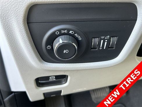 Certified 2022 Jeep Grand Cherokee Summit w/ Adv Protech Group IV image 17