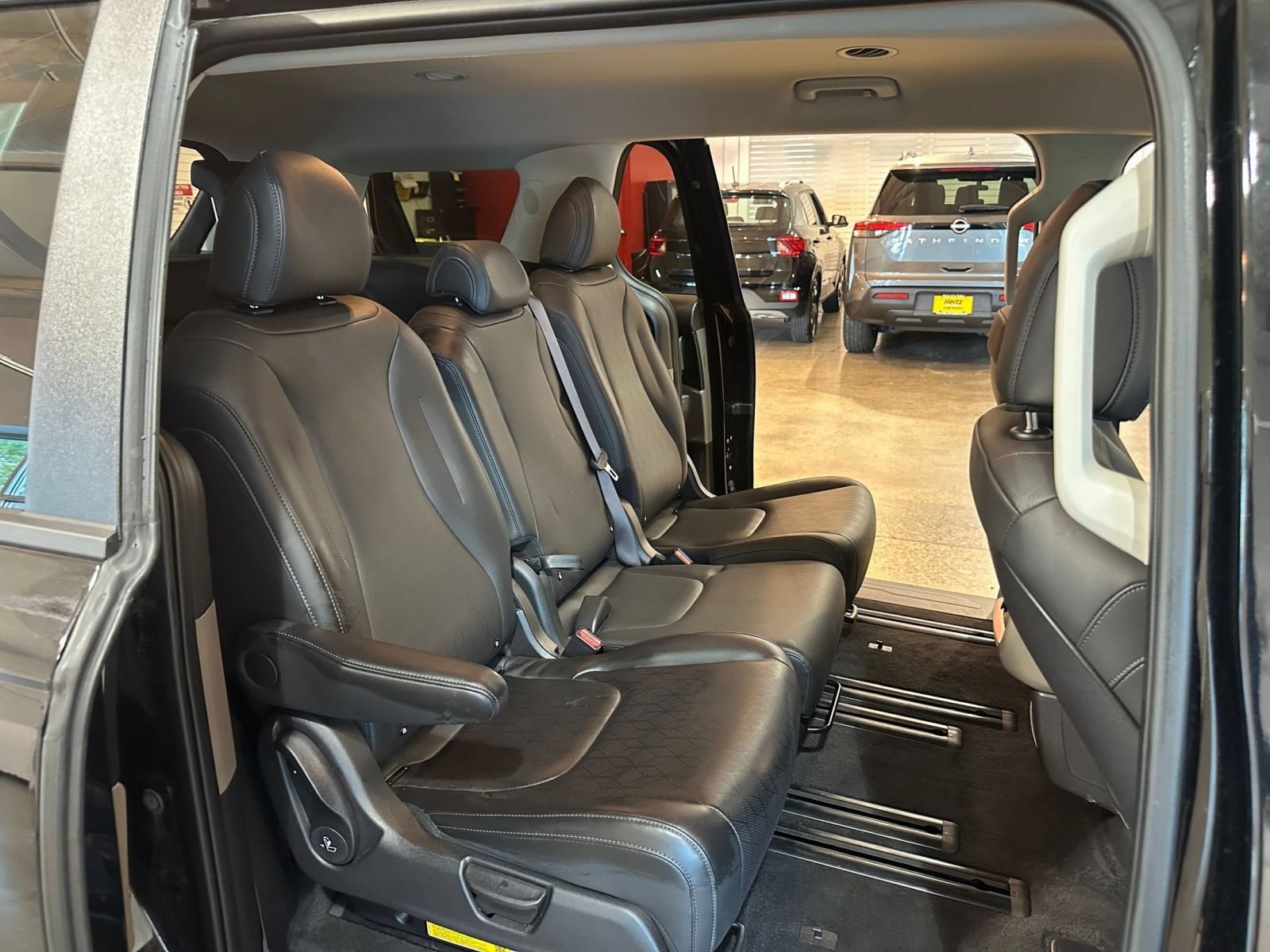 Used 2026 Kia Carnival FWD image 39