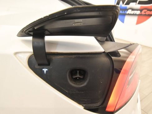 Used 2022 Tesla Model Y Long Range AWD/4WD image 31