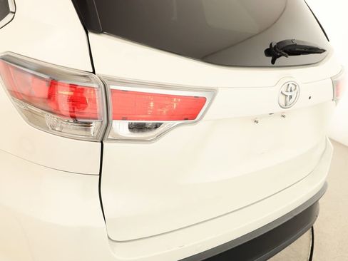 Used 2016 Toyota Highlander Limited FWD image 33