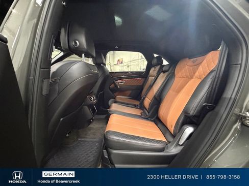 Used 2018 Bentley Bentayga AWD/4WD image 32