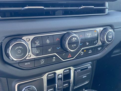 Used 2024 Jeep Wrangler Unlimited Rubicon w/ Safety Group image 7