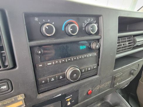 Used 2016 Chevrolet Express 2500 image 21