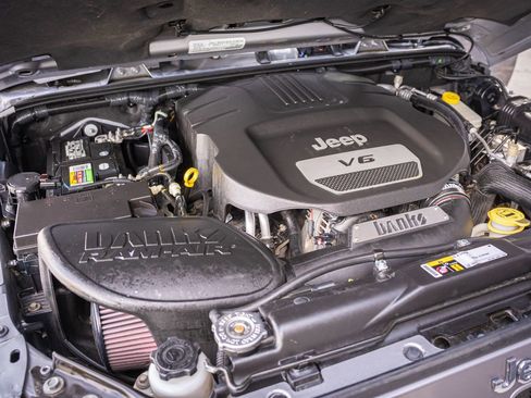 Used 2016 Jeep Wrangler Unlimited Sahara w/ Connectivity Group image 29