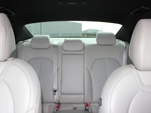 Used 2022 Genesis G70 2.0T RWD image 15