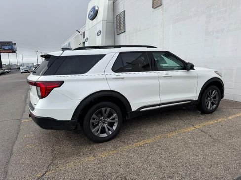 Used 2025 Ford Explorer Active w/ Active Comfort Package image 3