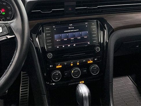 Used 2020 Volkswagen Passat 2.0T SEL image 9