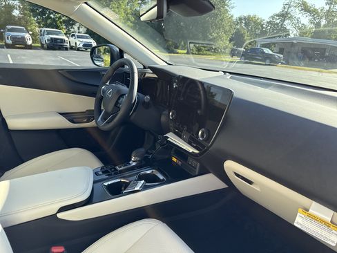 Used 2025 Lexus NX 300h AWD w/ Luxury Package image 38