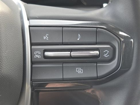 Used 2023 Chevrolet Colorado LT w/ LT Convenience Package II AWD/4WD image 11